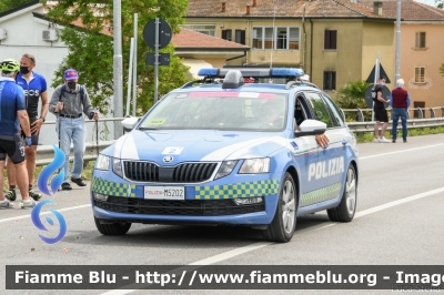 Skoda Octavia Wagon V serie
Polizia di Stato
Polizia Stradale
Allestimento Focaccia
Decorazione Grafica Artlantis
POLIZIA M5202
in scorta al Giro d'Italia 2021
Vettura "2"
Parole chiave: Skoda Octavia_Wagon_Vserie POLIZIAM5202 Giro_D_Italia_2021