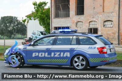 Skoda Octavia Wagon V serie
Polizia di Stato
Polizia Stradale
Allestimento Focaccia
POLIZIA M5203
Parole chiave: Skoda Octavia_Wagon_Vserie POLIZIAM5203 Giro_D_Italia_2024