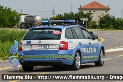 Skoda Octavia Wagon V serie
Polizia di Stato
Polizia Stradale
Allestimento Focaccia
POLIZIA M5205
Auto 8
In scorta alla Mille Miglia 2023
Parole chiave: Skoda Octavia_Wagon_Vserie POLIZIAM5205 1000_Miglia_2023