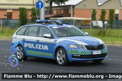 Skoda Octavia Wagon V serie
Polizia di Stato
Polizia Stradale
Allestimento Focaccia
Decorazione Grafica Artlantis
POLIZIA M5214
in scorta al Giro d'Italia 2021
Parole chiave: Skoda Octavia_Wagon_Vserie POLIZIAM5214  Giro_D_Italia_20211