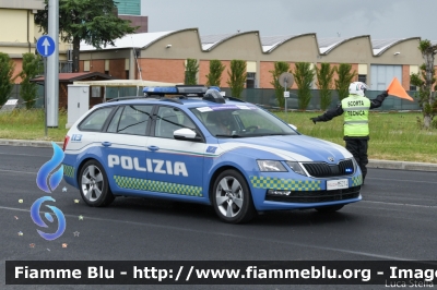 Skoda Octavia Wagon V serie
Polizia di Stato
Polizia Stradale
Allestimento Focaccia
Decorazione Grafica Artlantis
POLIZIA M5214
in scorta al Giro d'Italia 2021
Parole chiave: Skoda Octavia_Wagon_Vserie POLIZIAM5214  Giro_D_Italia_20211