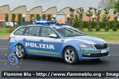 Skoda Octavia Wagon V serie
Polizia di Stato
Polizia Stradale
Allestimento Focaccia
Decorazione Grafica Artlantis
POLIZIA M5214
in scorta al Giro d'Italia 2021
Parole chiave: Skoda Octavia_Wagon_Vserie POLIZIAM5214  Giro_D_Italia_20211