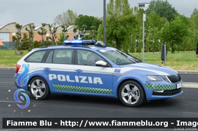 Skoda Octavia Wagon V serie
Polizia di Stato
Polizia Stradale
Allestimento Focaccia
Decorazione Grafica Artlantis
POLIZIA M5214
in scorta al Giro d'Italia 2021
Parole chiave: Skoda Octavia_Wagon_Vserie POLIZIAM5214  Giro_D_Italia_20211