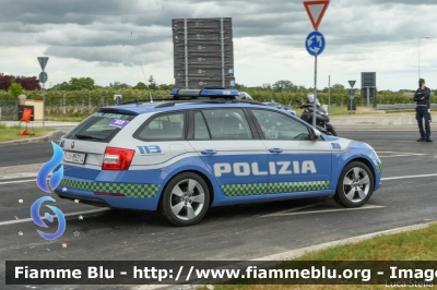 Skoda Octavia Wagon V serie
Polizia di Stato
Polizia Stradale
Allestimento Focaccia
Decorazione Grafica Artlantis
POLIZIA M5214
in scorta al Giro d'Italia 2021
Parole chiave: Skoda Octavia_Wagon_Vserie POLIZIAM5214  Giro_D_Italia_20211