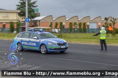 Skoda Octavia Wagon V serie
Polizia di Stato
Polizia Stradale
Allestimento Focaccia
Decorazione Grafica Artlantis
POLIZIA M5214
in scorta al Giro d'Italia 2021
Parole chiave: Skoda Octavia_Wagon_Vserie POLIZIAM5214 Giro_D'Italia_2021