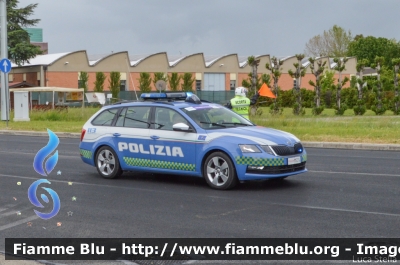 Skoda Octavia Wagon V serie
Polizia di Stato
Polizia Stradale
Allestimento Focaccia
Decorazione Grafica Artlantis
POLIZIA M5214
in scorta al Giro d'Italia 2021
Parole chiave: Skoda Octavia_Wagon_Vserie POLIZIAM5214 Giro_D'Italia_2021