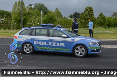 Skoda Octavia Wagon V serie
Polizia di Stato
Polizia Stradale
Allestimento Focaccia
Decorazione Grafica Artlantis
POLIZIA M5214
in scorta al Giro d'Italia 2021
Parole chiave: Skoda Octavia_Wagon_Vserie POLIZIAM5214 Giro_D'Italia_2021