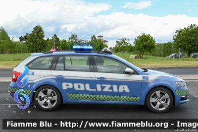 Skoda Octavia Wagon V serie
Polizia di Stato
Polizia Stradale
Allestimento Focaccia
Decorazione Grafica Artlantis
POLIZIA M5232
in scorta al Giro d'Italia 2021
Vettura "5"
Parole chiave: Skoda Octavia_Wagon_Vserie POLIZIAM5232 Giro_D_Italia_2021