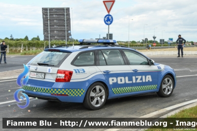 Skoda Octavia Wagon V serie
Polizia di Stato
Polizia Stradale
Allestimento Focaccia
Decorazione Grafica Artlantis
POLIZIA M5232
in scorta al Giro d'Italia 2021
Vettura "5"
Parole chiave: Skoda Octavia_Wagon_Vserie POLIZIAM5232 Giro_D_Italia_2021