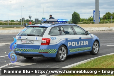 Skoda Octavia Wagon V serie
Polizia di Stato
Polizia Stradale
Allestimento Focaccia
Decorazione Grafica Artlantis
POLIZIA M5232
in scorta al Giro d'Italia 2021
Vettura "5"
Parole chiave: Skoda Octavia_Wagon_Vserie POLIZIAM5232 Giro_D_Italia_2021