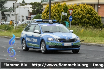 Skoda Octavia Wagon V serie
Polizia di Stato
Polizia Stradale
Allestimento Focaccia
Decorazione Grafica Artlantis
POLIZIA M5235
in scorta al Giro d'Italia 2021
Vettura "2"
Parole chiave: Skoda Octavia_Wagon_Vserie POLIZIAM5235 Giro_D_Italia_2021