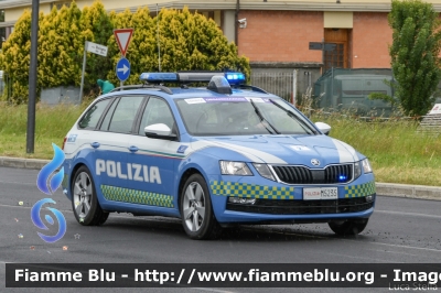 Skoda Octavia Wagon V serie
Polizia di Stato
Polizia Stradale
Allestimento Focaccia
Decorazione Grafica Artlantis
POLIZIA M5235
in scorta al Giro d'Italia 2021
Vettura "2"
Parole chiave: Skoda Octavia_Wagon_Vserie POLIZIAM5235 Giro_D_Italia_2021