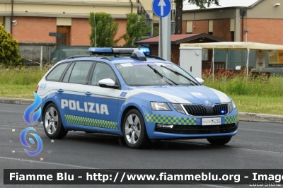 Skoda Octavia Wagon V serie
Polizia di Stato
Polizia Stradale
Allestimento Focaccia
Decorazione Grafica Artlantis
POLIZIA M5235
in scorta al Giro d'Italia 2021
Vettura "2"
Parole chiave: Skoda Octavia_Wagon_Vserie POLIZIAM5235 Giro_D_Italia_2021