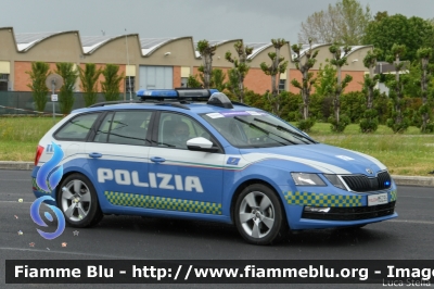 Skoda Octavia Wagon V serie
Polizia di Stato
Polizia Stradale
Allestimento Focaccia
Decorazione Grafica Artlantis
POLIZIA M5235
in scorta al Giro d'Italia 2021
Vettura "2"
Parole chiave: Skoda Octavia_Wagon_Vserie POLIZIAM5235 Giro_D_Italia_2021