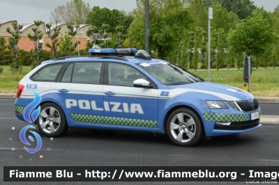 Skoda Octavia Wagon V serie
Polizia di Stato
Polizia Stradale
Allestimento Focaccia
Decorazione Grafica Artlantis
POLIZIA M5235
in scorta al Giro d'Italia 2021
Vettura "2"
Parole chiave: Skoda Octavia_Wagon_Vserie POLIZIAM5235 Giro_D_Italia_2021