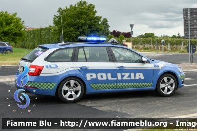 Skoda Octavia Wagon V serie
Polizia di Stato
Polizia Stradale
Allestimento Focaccia
Decorazione Grafica Artlantis
POLIZIA M5235
in scorta al Giro d'Italia 2021
Vettura "2"
Parole chiave: Skoda Octavia_Wagon_Vserie POLIZIAM5235 Giro_D_Italia_2021