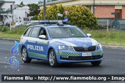 Skoda Octavia Wagon V serie
Polizia di Stato
Polizia Stradale
Allestimento Focaccia
Decorazione Grafica Artlantis
POLIZIA M5239
Parole chiave: Skoda Octavia_Wagon_Vserie POLIZIAM5239 Giro_D_Italia_2021