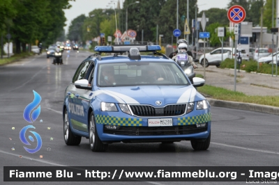 Skoda Octavia Wagon V serie
Polizia di Stato
Polizia Stradale
Allestimento Focaccia
Decorazione Grafica Artlantis
POLIZIA M5239
Parole chiave: Skoda Octavia_Wagon_Vserie POLIZIAM5239 Giro_D_Italia_2021