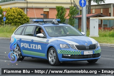 Skoda Octavia Wagon V serie
Polizia di Stato
Polizia Stradale
Allestimento Focaccia
Decorazione Grafica Artlantis
POLIZIA M5239
Parole chiave: Skoda Octavia_Wagon_Vserie POLIZIAM5239 Giro_D_Italia_2021