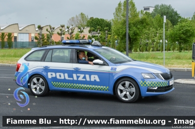 Skoda Octavia Wagon V serie
Polizia di Stato
Polizia Stradale
Allestimento Focaccia
Decorazione Grafica Artlantis
POLIZIA M5239
Parole chiave: Skoda Octavia_Wagon_Vserie POLIZIAM5239 Giro_D_Italia_2021