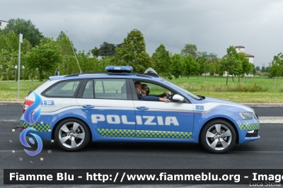 Skoda Octavia Wagon V serie
Polizia di Stato
Polizia Stradale
Allestimento Focaccia
Decorazione Grafica Artlantis
POLIZIA M5239
Parole chiave: Skoda Octavia_Wagon_Vserie POLIZIAM5239 Giro_D_Italia_2021