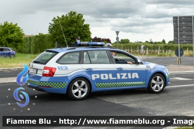 Skoda Octavia Wagon V serie
Polizia di Stato
Polizia Stradale
Allestimento Focaccia
Decorazione Grafica Artlantis
POLIZIA M5239
Parole chiave: Skoda Octavia_Wagon_Vserie POLIZIAM5239 Giro_D_Italia_2021