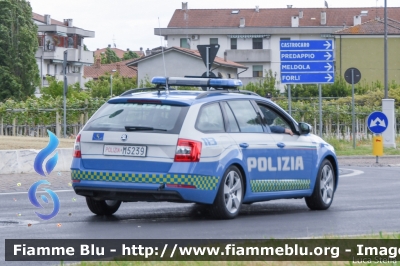 Skoda Octavia Wagon V serie
Polizia di Stato
Polizia Stradale
Allestimento Focaccia
Decorazione Grafica Artlantis
POLIZIA M5239
Parole chiave: Skoda Octavia_Wagon_Vserie POLIZIAM5239 Giro_D_Italia_2021