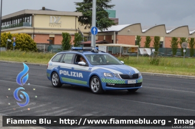 Skoda Octavia Wagon V serie
Polizia di Stato
Polizia Stradale
Allestimento Focaccia
Decorazione Grafica Artlantis
POLIZIA M5239
Parole chiave:  Skoda Octavia_Wagon_Vserie POLIZIAM5239 Giro_D_Italia_2021