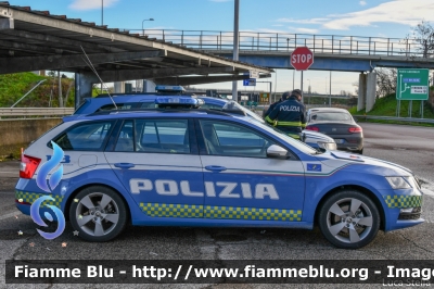 Skoda Octavia Wagon V serie
Polizia di Stato
Polizia Stradale
Allestimento Focaccia
Decorazione Grafica Artlantis
POLIZIA M5240
Parole chiave: Skoda Octavia_Wagon_Vserie POLIZIAM5240