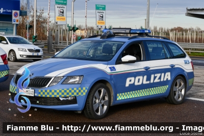 Skoda Octavia Wagon V serie
Polizia di Stato
Polizia Stradale
Allestimento Focaccia
Decorazione Grafica Artlantis
POLIZIA M5240
Parole chiave: Skoda Octavia_Wagon_Vserie POLIZIAM5240