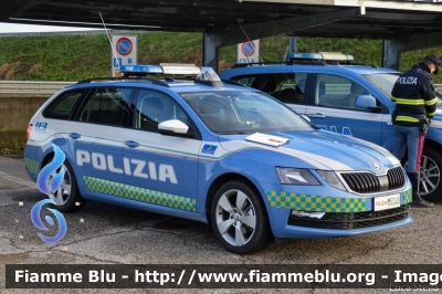 Skoda Octavia Wagon V serie
Polizia di Stato
Polizia Stradale
Allestimento Focaccia
Decorazione Grafica Artlantis
POLIZIA M5240
Parole chiave: Skoda Octavia_Wagon_Vserie POLIZIAM5240