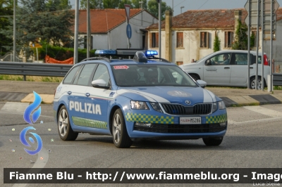  Skoda Octavia Wagon V serie
Polizia di Stato
Polizia Stradale
Allestimento Focaccia
POLIZIA M5286 
Auto 11
In scorta alla Mille Miglia 2021 
Parole chiave:  Skoda Octavia_Wagon_Vserie POLIZIAM5286  1000_Miglia_2022