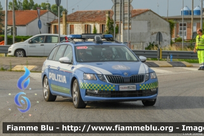  Skoda Octavia Wagon V serie
Polizia di Stato
Polizia Stradale
Allestimento Focaccia
POLIZIA M5286 
Auto 11
In scorta alla Mille Miglia 2021 
Parole chiave:  Skoda Octavia_Wagon_Vserie POLIZIAM5286  1000_Miglia_2022