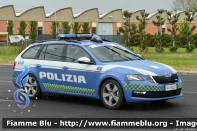 Skoda Octavia Wagon V serie
Polizia di Stato
Polizia Stradale
Allestimento Focaccia
Decorazione Grafica Artlantis
POLIZIA M5291
in scorta al Giro d'Italia 2021
Vettura "3"
Parole chiave: Skoda Octavia_Wagon_Vserie POLIZIAM5291 Giro_D_Italia_2021