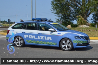 Skoda Octavia Wagon V serie
Polizia di Stato
Polizia Stradale
in scorta al Giro
Adriatica Ionica Race 2021
POLIZIA M294
Auto 3
Parole chiave: Skoda Octavia_Wagon_Vserie POLIZIAM5249 Adriatica_ionica_raca_2021