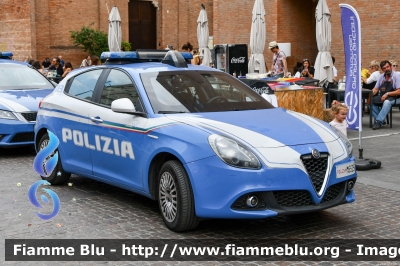 Alfa-Romeo Nuova Giulietta restyle
Polizia di Stato
Squadra Volante
Allestimento NCT Nuova Carrozzeria Torinese
POLIZIA M5525
Parole chiave: Alfa-Romeo Nuova_Giulietta_restyle POLIZIAM5525