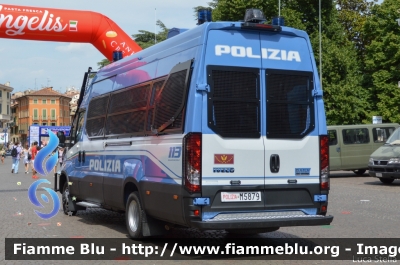 Iveco Daily VI serie restyle
Polizia di Stato
Reparto Mobile
Allestimento Sperotto
POLIZIA M5879
Parole chiave: Iveco Daily_VIserie _restyle POLIZIAM5879