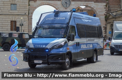 Iveco Daily VI serie restyle
Polizia di Stato
Reparto Mobile
Allestimento Sperotto
POLIZIA M5879
Parole chiave: Iveco Daily_VIserie _restyle POLIZIAM5879