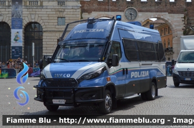 Iveco Daily VI serie restyle
Polizia di Stato
Reparto Mobile
Allestimento Sperotto
POLIZIA M5879
Parole chiave: Iveco Daily_VIserie _restyle POLIZIAM5879