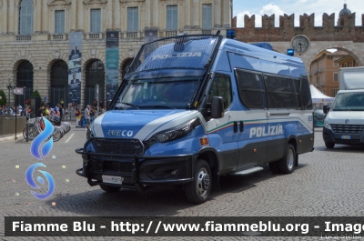 Iveco Daily VI serie restyle
Polizia di Stato
Reparto Mobile
Allestimento Sperotto
POLIZIA M5879
Parole chiave: Iveco Daily_VIserie _restyle POLIZIAM5879