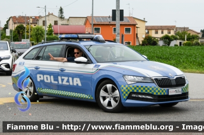 Skoda Superb Wagon III serie restyle
Polizia di Stato
Polizia Stradale
Allestimento Focaccia
POLIZIA M6364
Auto 10
In scorta alla Mille Miglia 2023
Parole chiave: Skoda Superb_Wagon_ IIIserie_restyle 1000_Miglia_2023 POLIZIAM6364