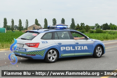 Skoda Superb Wagon III serie restyle
Polizia di Stato
Polizia Stradale
Allestimento Focaccia
POLIZIA M6364
Auto 10
In scorta alla Mille Miglia 2023
Parole chiave: Skoda Superb_Wagon_ IIIserie_restyle 1000_Miglia_2023 POLIZIAM6364