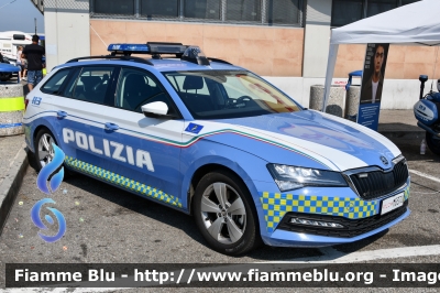 Skoda Superb Wagon III serie restyle
Polizia di Stato
Polizia Stradale
Allestimento Focaccia
POLIZIA M6407
Parole chiave: Skoda Superb_Wagon_IIIserie_restyle POLIZIAM6407