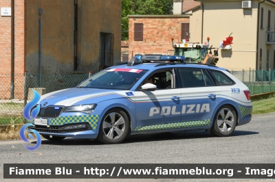 Skoda Superb Wagon III serie restyle
Polizia di Stato
Polizia Stradale
Allestimento Focaccia
POLIZIA M6404
in scorta al Giro d'Italia 2024
Auto 06
Parole chiave: Skoda Superb_Wagon_IIIserie_restyle  POLIZIAM6404 Giro_D_Italia_2024