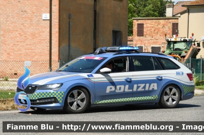 Skoda Superb Wagon III serie restyle
Polizia di Stato
Polizia Stradale
Allestimento Focaccia
POLIZIA M6404
in scorta al Giro d'Italia 2024
Auto 06
Parole chiave: Skoda Superb_Wagon_IIIserie_restyle  POLIZIAM6404 Giro_D_Italia_2024