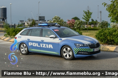 Skoda Superb Wagon III serie restyle
Polizia di Stato
Polizia Stradale
POLIZIA M6406
In scorta alla Mille Miglia 2022
Parole chiave: Skoda Superb_Wagon_IIIserie_restyle POLIZIAM6406 1000_Miglia_2022