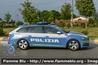 Skoda Superb Wagon III serie restyle
Polizia di Stato
Polizia Stradale
POLIZIA M6406
In scorta alla Mille Miglia 2022
Parole chiave: Skoda Superb_Wagon_IIIserie_restyle POLIZIAM6406 1000_Miglia_2022