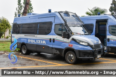 Iveco Daily VI serie restyle 
Polizia di Stato
Reparto Mobile
2° Reparto Mobile - Padova
Allestimento Sperotto
POLIZIA M7009
Parole chiave: Iveco Daily_VIserie_restyle POLIZIAM7009