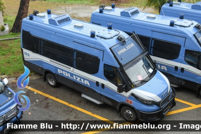 Iveco Daily VI serie restyle 
Polizia di Stato
Reparto Mobile
2° Reparto Mobile - Padova
Allestimento Sperotto
POLIZIA M7009
Parole chiave: Iveco Daily_VIserie_restyle POLIZIAM7009