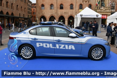 Alfa Romeo Nuova Giulia
Polizia di Stato
Squadra Volante
Allestimento FCA
POLIZIA M7590
Parole chiave: Alfa-Romeo Nuova_Giulia POLIZIAM7590 Festa_della_Polizia_2023